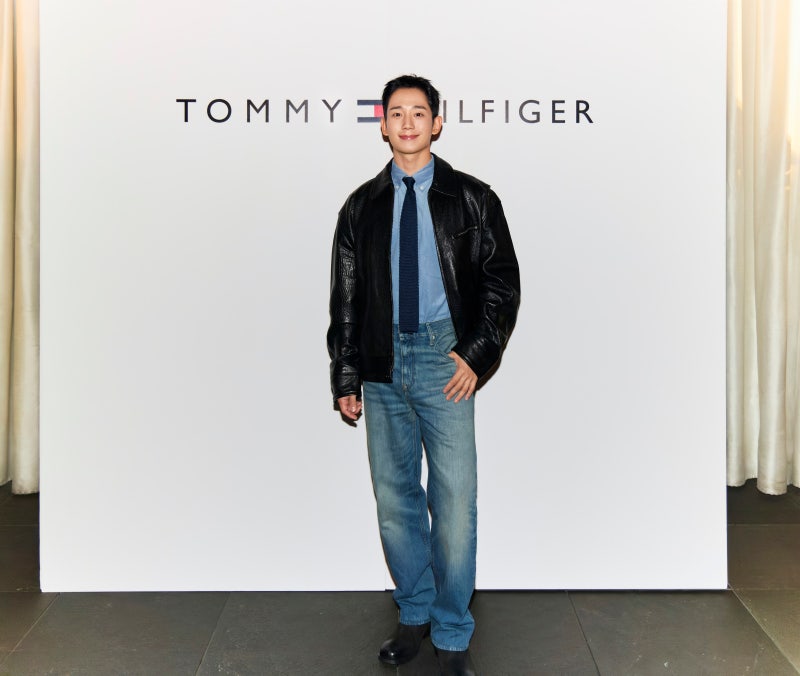 Jung Hae-in's Tommy Hilfiger New York Show Dining Look: Men's Autumn Style Completed with a Corduroy Shirt and Tie