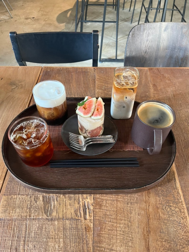 [부산 광안리] 광안리의 따뜻한 감성을 가진 커피와 디저트 맛집 카페이플