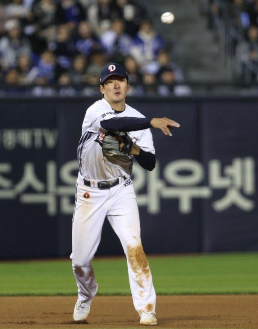 결승타 치고 "9회엔 슈퍼캐치"까지? '5위 싸움' 사실상 끝내버렸다는 두산 내야수