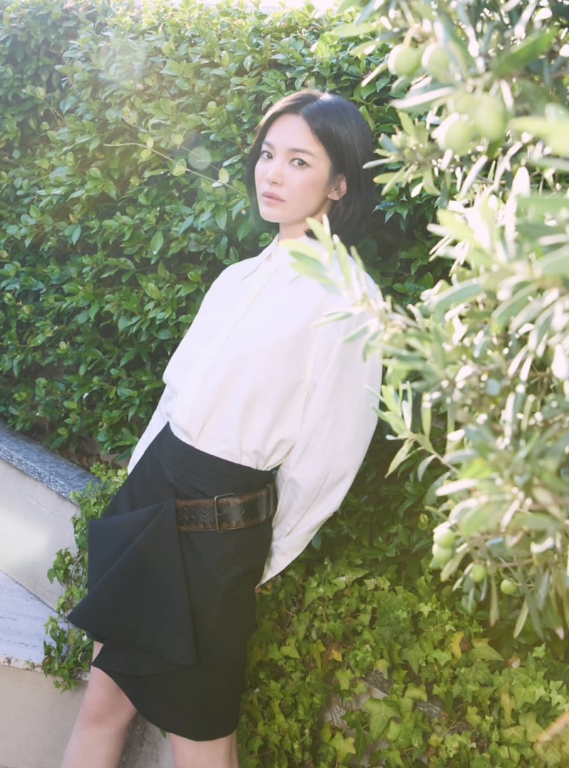 송혜교 맞아? 단발에 투명 안경 쓰자…밀라노서 포착된 ‘뜻밖의 분위기’