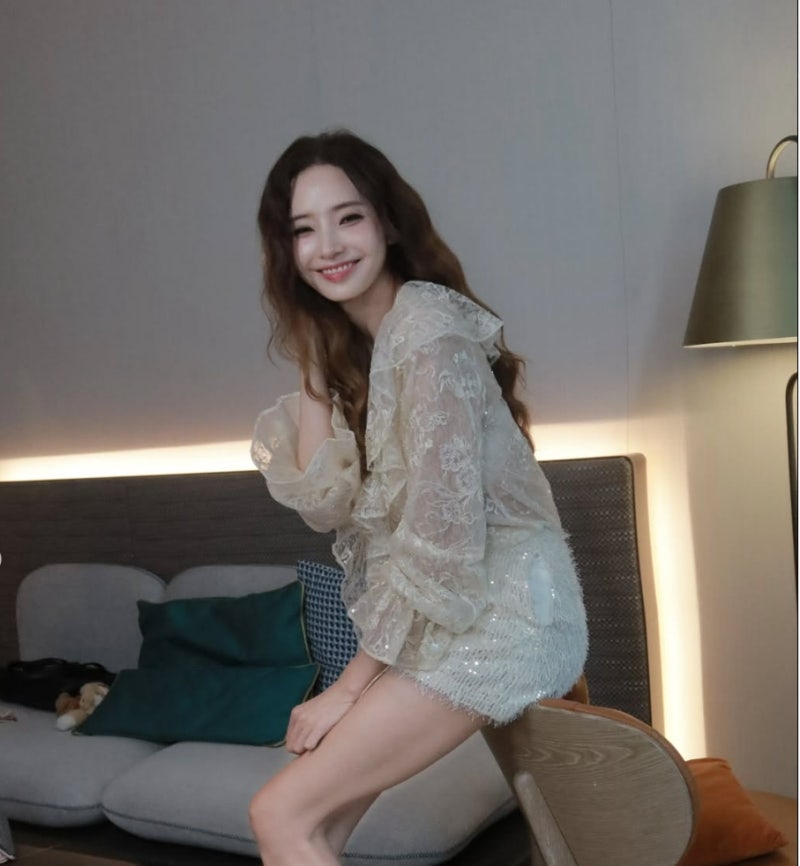 “사진 보고 잠깐 못 알아봤는데…”한채영, 최근 SNS 모습 보니