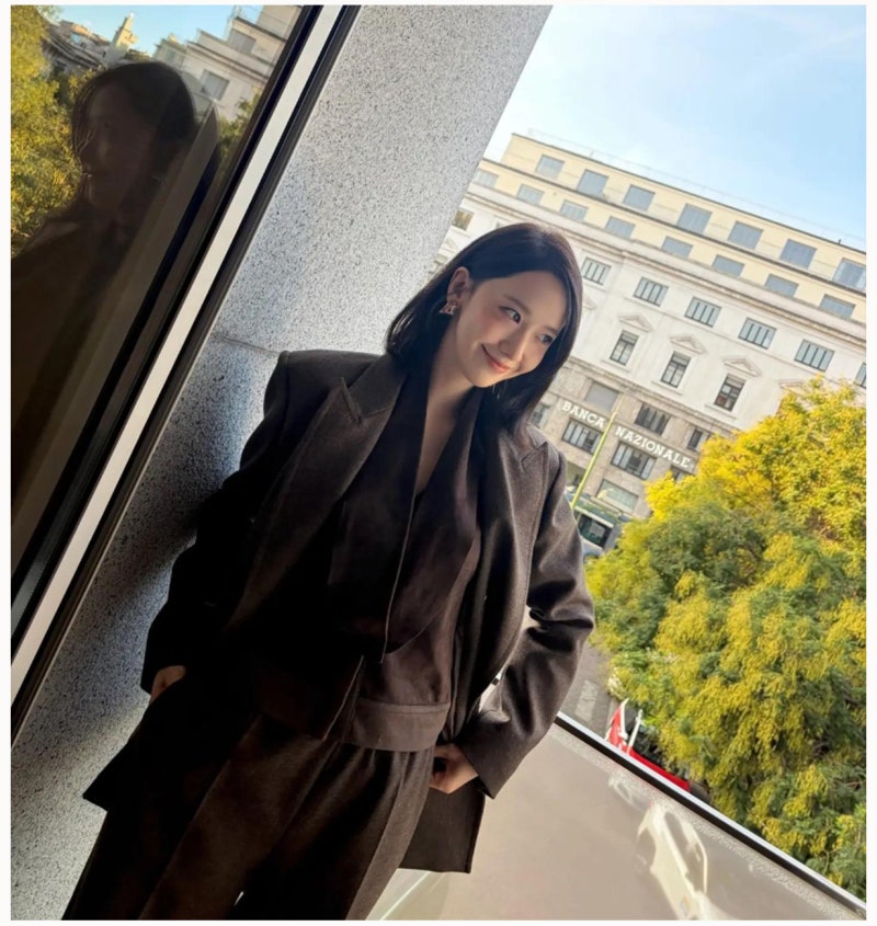 Autumn Outfit Recommendations for Women in Their 40s: From the First Korean Max Mara Brand Yoona Milan Fashion Show to Her Airport Look, a Complete Guide