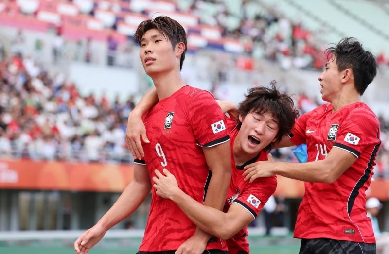 “한국 안 무섭다”던 중국 축구, 선제골 넣고도 무너졌다… 2-1 역전의 결정적 장면