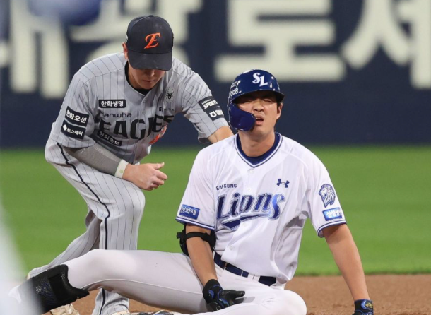 "삼성 초비상!" 구자욱 햄스트링 통증으로 1회 만에 교체, 가을야구 앞두고 터진 최악의 변수