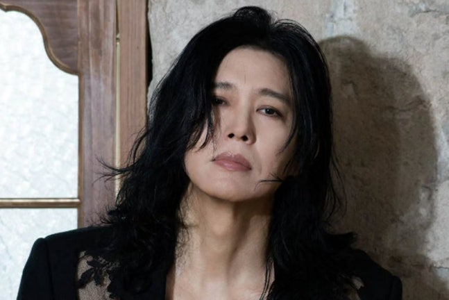 맨살에 레이스 재킷까지…양준일 57세 파격 시스루 근황, 장발 펌도 찰떡