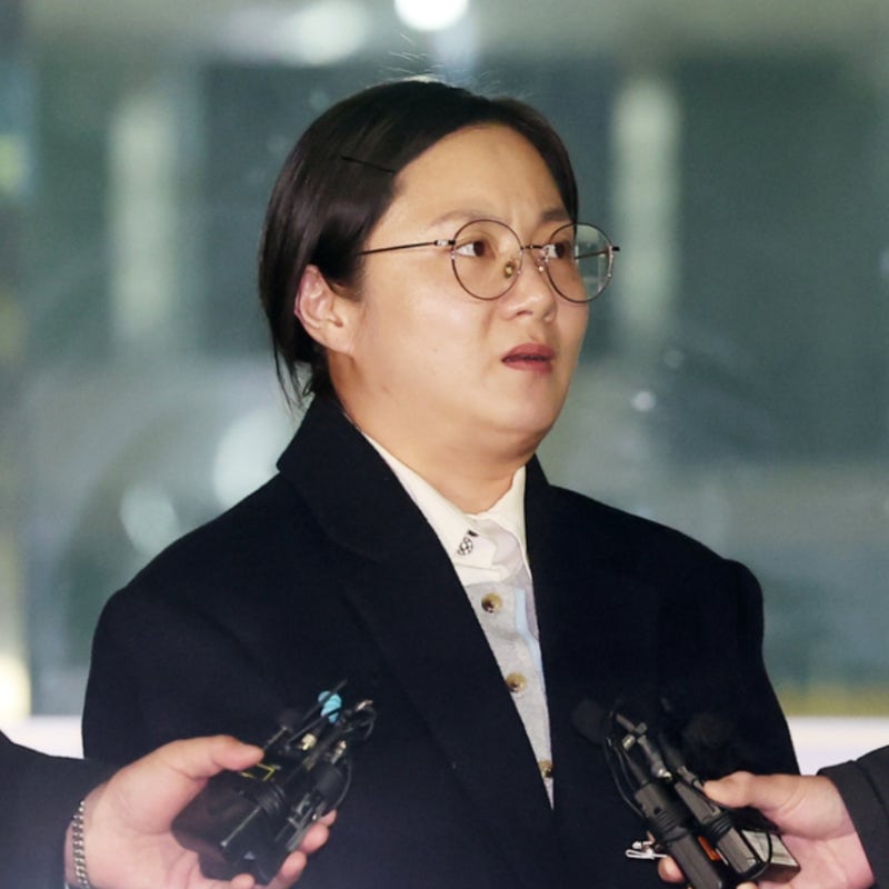 "9개월간 맞고소" 박나래 전 매니저 첫 공판, 수의입고 법정 등장