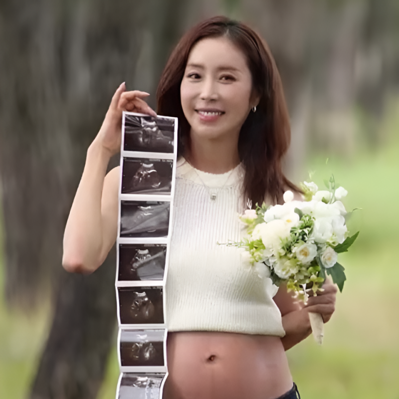 47세에 첫 아들 품에 안은 배우 한다감 프로필, 만삭 화보 공개, 눈물 흘린 남편은 누구?