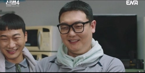시즌5 바로 촬영하는 건 아니다…신병4 종영 시즌5 예고 ‘더 무비→써닝야구단→신병5’ 순....