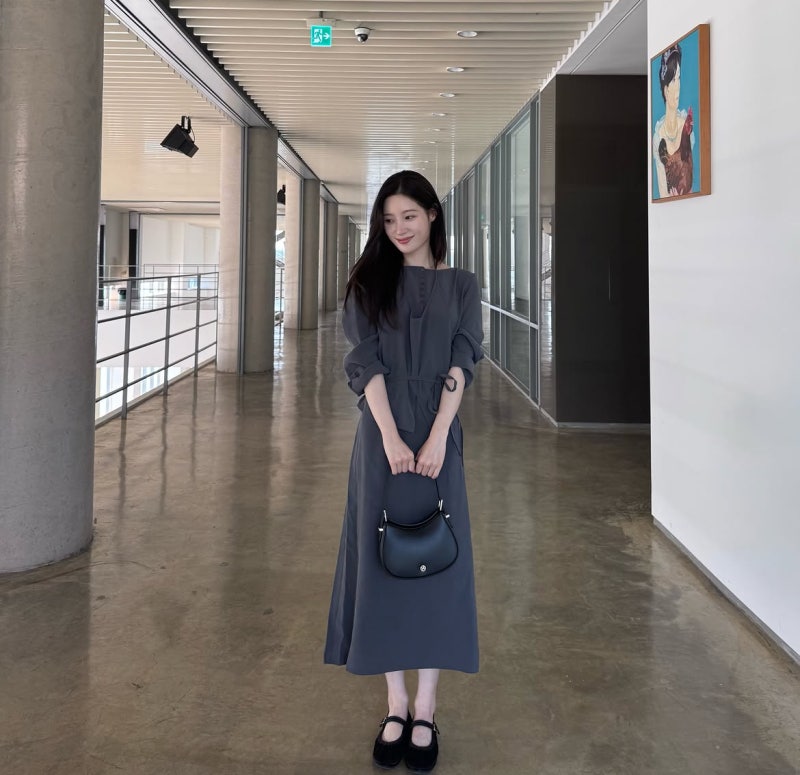 FW 신상 여자 하객룩 추천, 정채연 인스타 사복패션 홀터 레이어드 원피스, 10만원대 가방