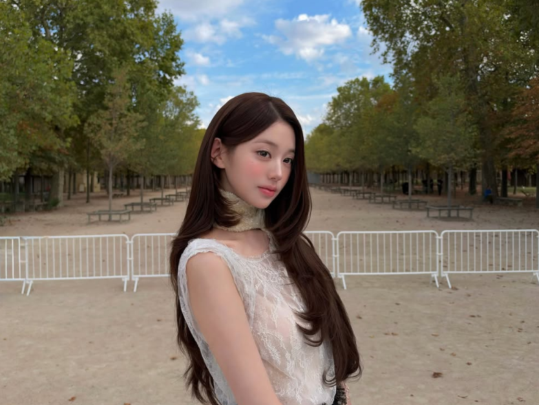 “파리에서 진짜 공주님이 됐다”…장원영, 디올 입고 완성한 현실판 바비 인형