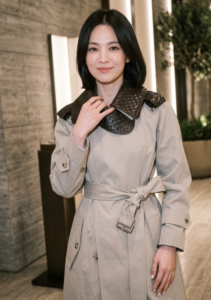 송혜교 트렌치코트 뭔가 다르다 했더니.. 역시 보테가