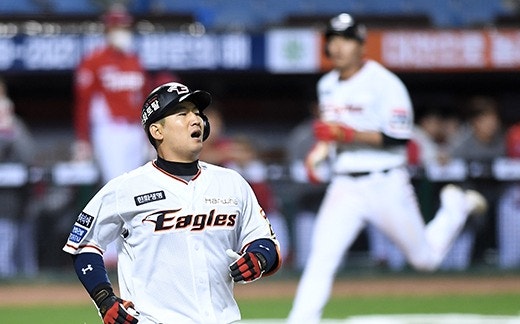 야구 5연패 금메달 노시환, 병역특례 논란에 발언까지 도마 위