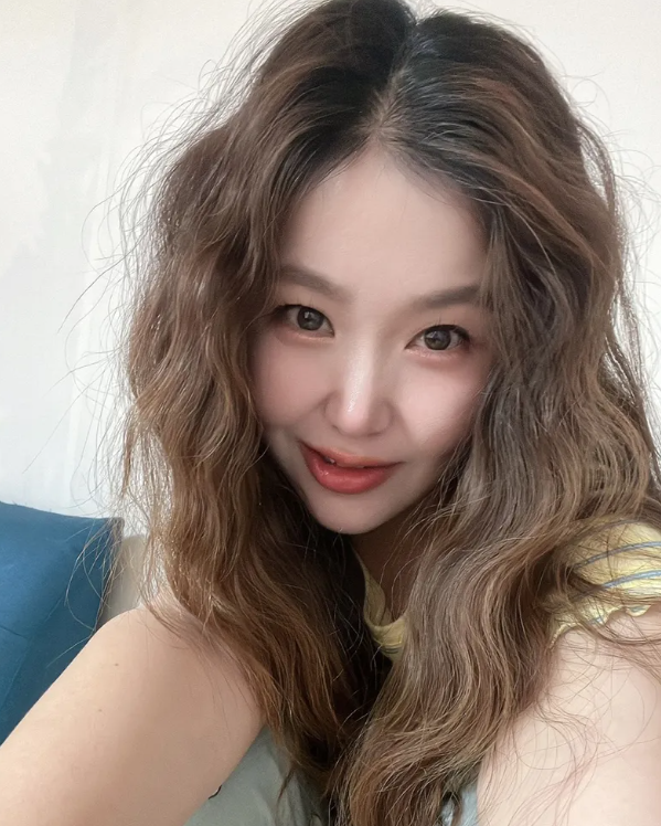 “북한에서 보던 내용과 똑같아” 탈북민 한송이, 영화 ‘암살자(들)’ 보고 놀란 이유
