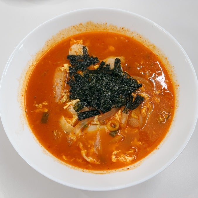 얼큰 떡만두국 만들기 육수 없이도 깊은 맛 내는 비법