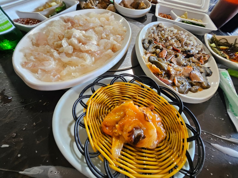 바다 보며 푸짐한 한상 기장 월전 장어구이