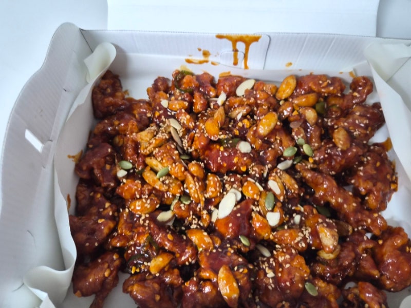 Sokcho Jungang Market Food: Seomin Gapbu Sijang Dakjip Dakgangjeong and Ttokine Twigim