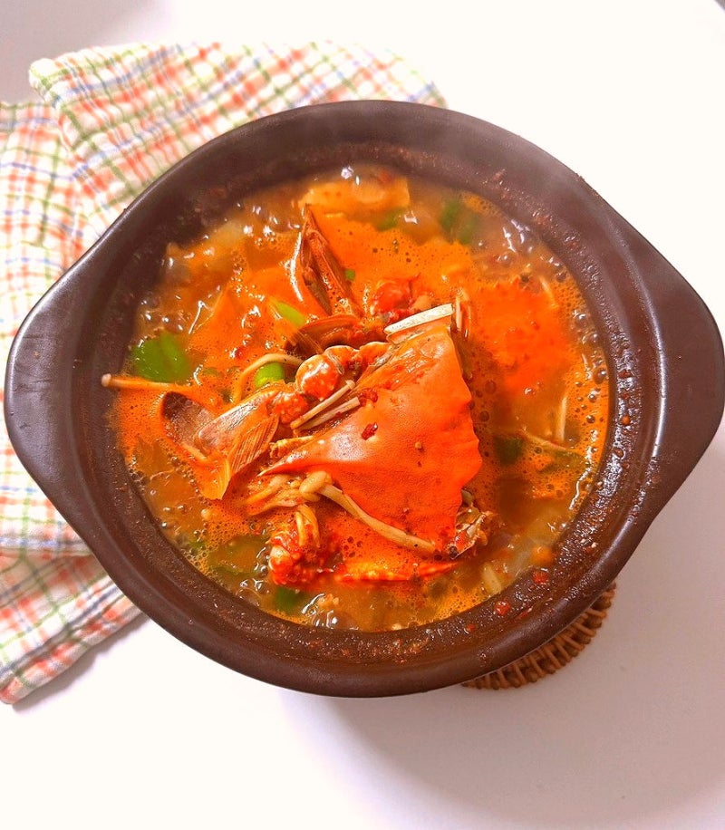 칼칼하게 끓이는 꽃게탕, 손질법부터 양념 비율까지 정리한 꽃게탕레시피