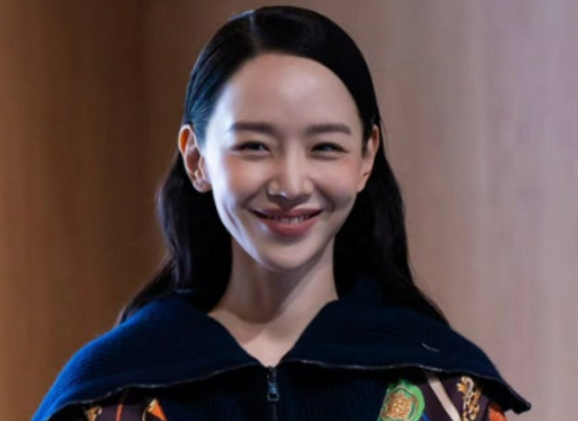 "부러질 듯한 가녀린 자태!" 신혜선, 살 더 빠졌나? 가을 레더 재킷 착장에 감탄 터진 근황