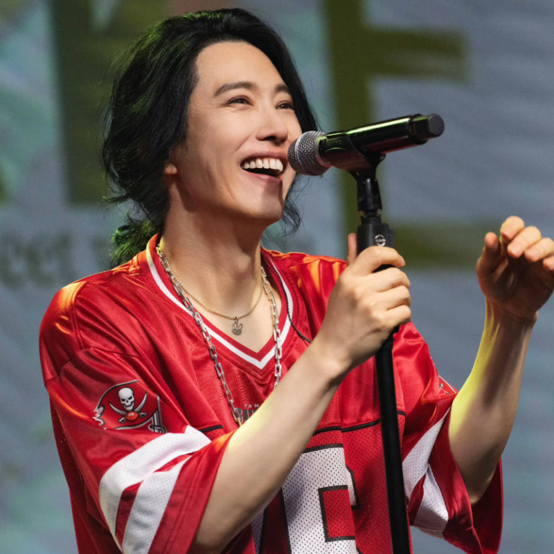 양준일, 진짜 '57세' 맞아요?…파격 시스루 재킷→장발 펌까지, 세월 역주행 근황