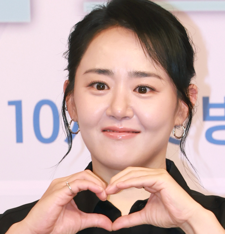 ‘어린 신부’ 문근영 기억하시나요…결혼 후 오늘 처음 공식석상에 섰습니다