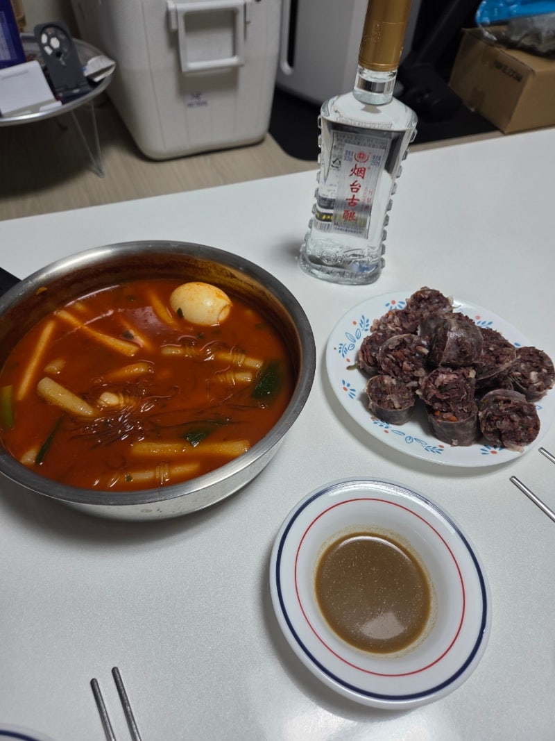 분식타임 미정당 밀국물떡볶이, 고기순대 with 연태고량주