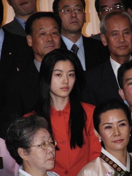 어떤 얼굴로 태어나고 싶냐고 묻는다면 고민 1도 없이 전지현 얼굴이요
