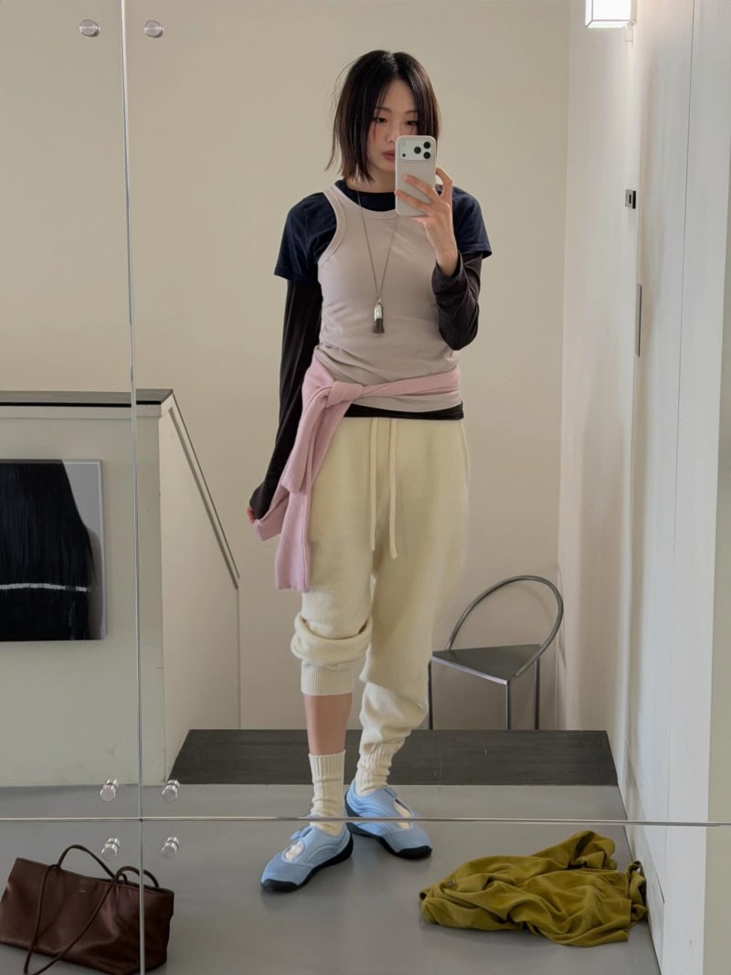 금새록 레이어드 코디, 긴소매 위에 반소매를 더하니 달라지네요
