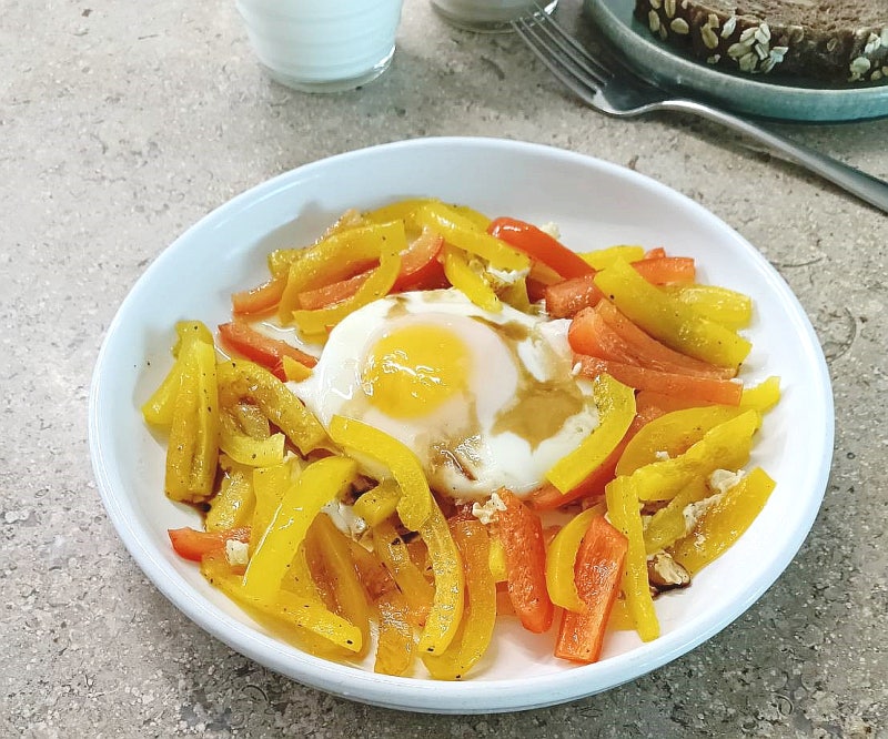 파프리카 볶음 간단 아침 메뉴 써니 사이드업 계란후라이