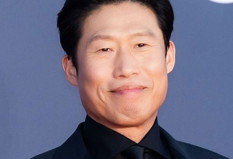 믿었는데"→국민 배우 유해진도 '불똥'…'암살자(들)' 역사 왜곡 논란에 대중 '실망