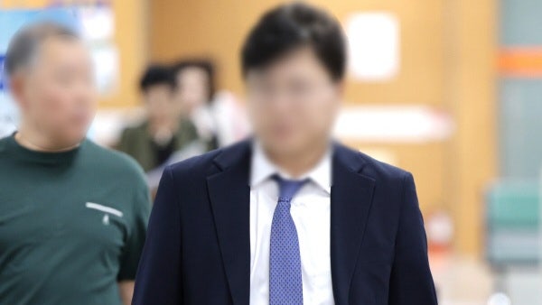 '김승원 청탁 의혹' 제넨셀 창업자, 2심서 징역 4년 실형 선고 뒤 법정구속