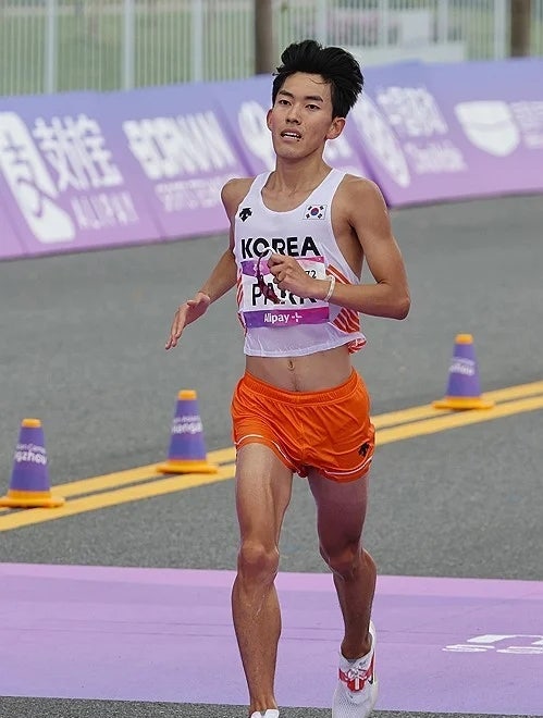 "마라톤 전설의 쓴소리가 일깨웠다.." 박민호, 부상에도 42.195km 완주…다시 부흥할 수 있을까
