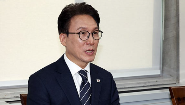 [속보] 김민석 리더십 시험대…민주당 지지율 38.7%, 당내 쓴소리 나온 이유