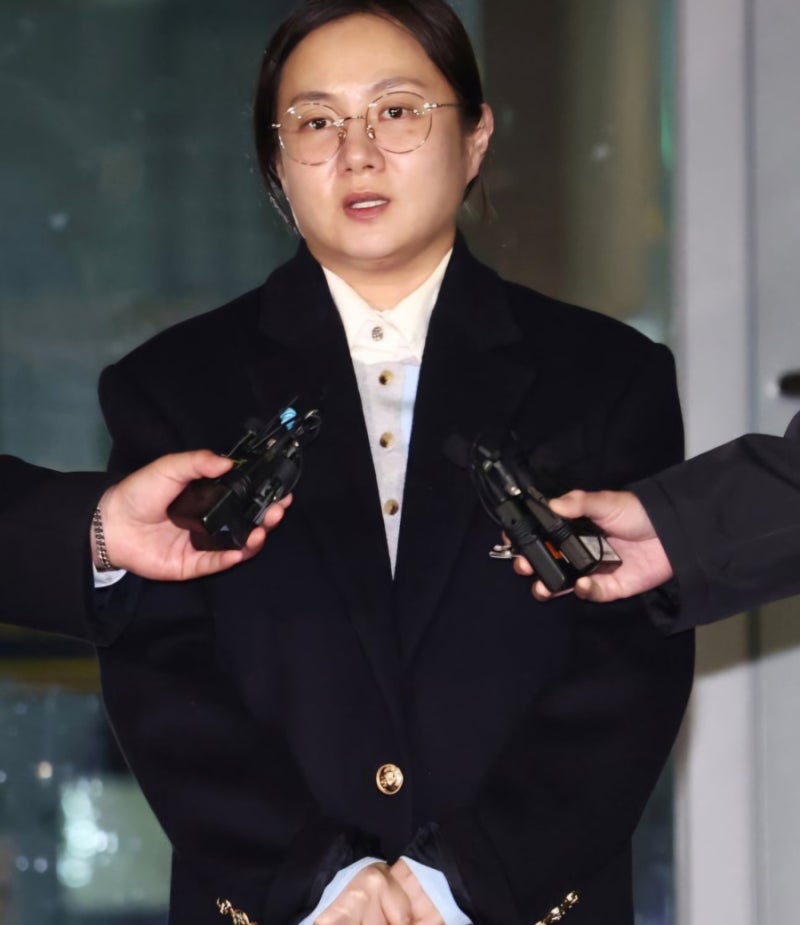 매출 10% 내놔 박나래 전 매니저 첫 재판서 반박 5억 요구한 사실 없다 공갈 혐의 부인