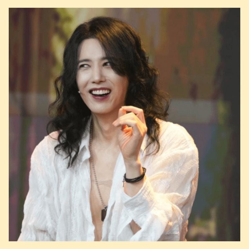 57세라니 믿기지 않는 양준일, 파격 시스루와 장발 펌으로 전한 최근 근황