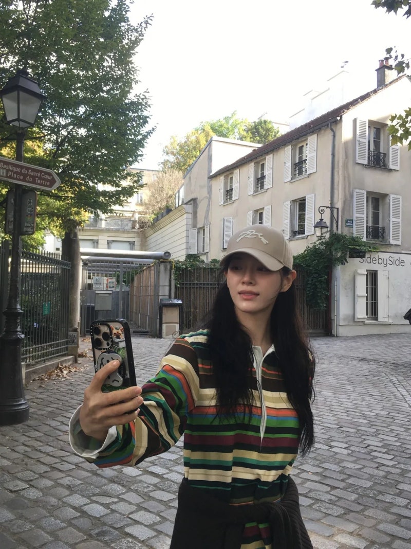 김세정 긴머리만 예쁜 줄 알았는데… 묶는 순간 얼굴이 더 또렷해 보이네요