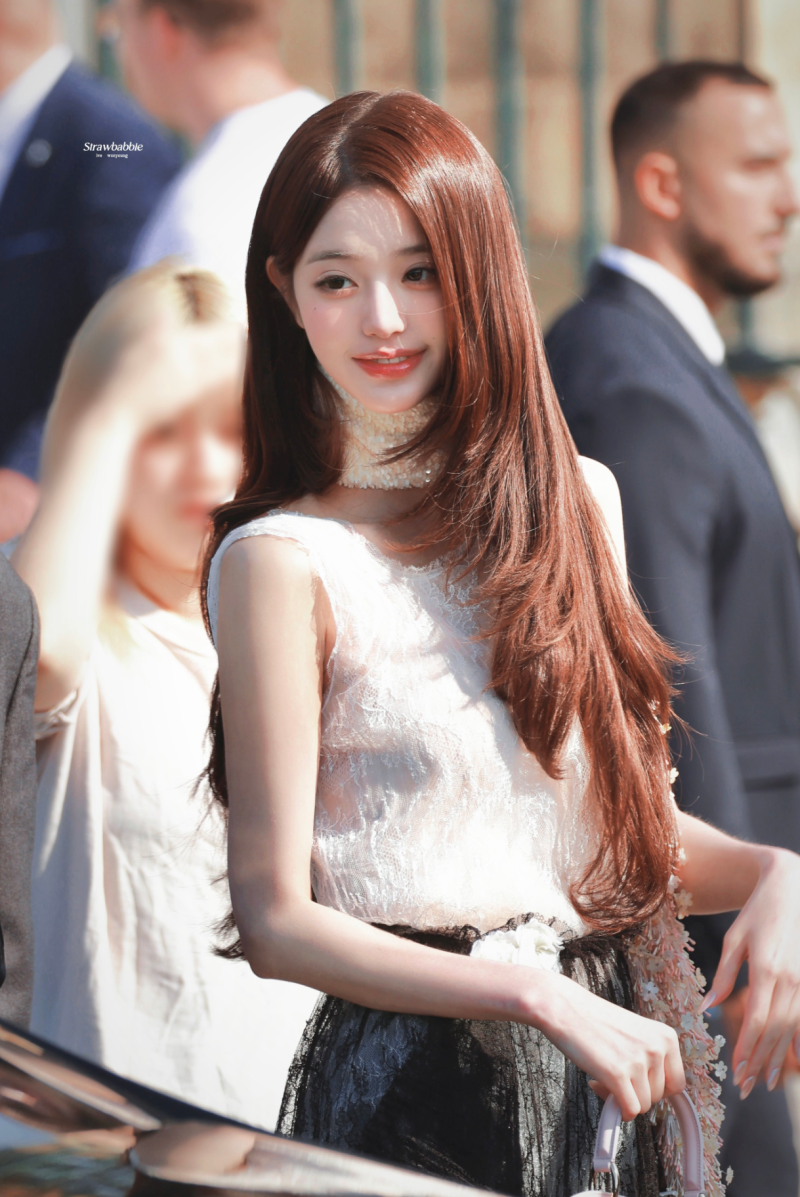 아니 디올까지 이렇게 찰떡이라고? 첫 디올쇼에 레이어드 컷으로 공주력 뽐낸 장원영 파리....