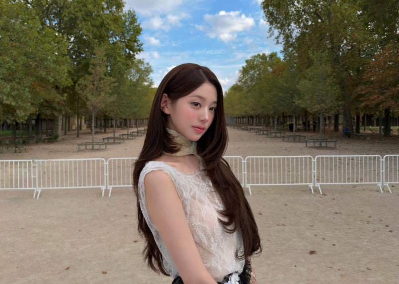 “장원영 브랜드 바뀌나?”…미우미우 이어 디올까지, 파리서 드러난 존재감