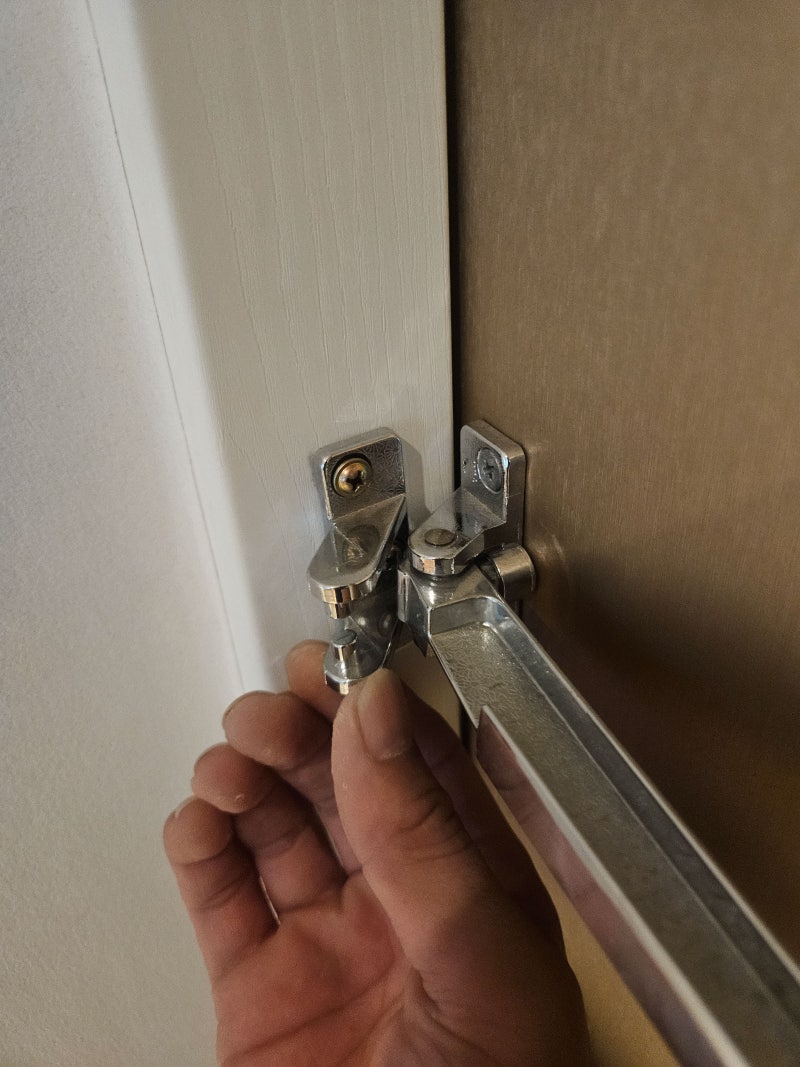 김해 현관문안전고리설치 - 도어락만 불안할 때, 도어락 교체 없이 되는 경우