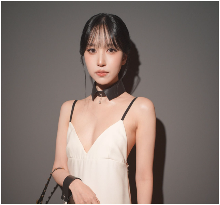 「パジャマでファッションショーに来たみたい…」TWICEミナが着ると変わる白いドレス