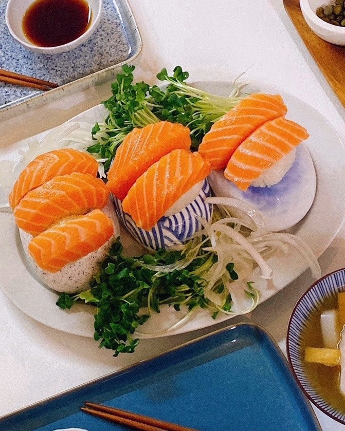 집에서도 전문점 맛 나는 연어초밥, 초대리 비율과 그릭요거트 타르타르소스 정리