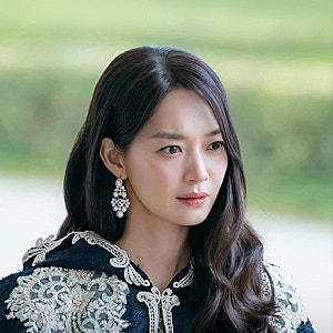 신민아 재혼황후, 이혼 통보에 재혼 승인 요구…나비에가 궁금해진 이유