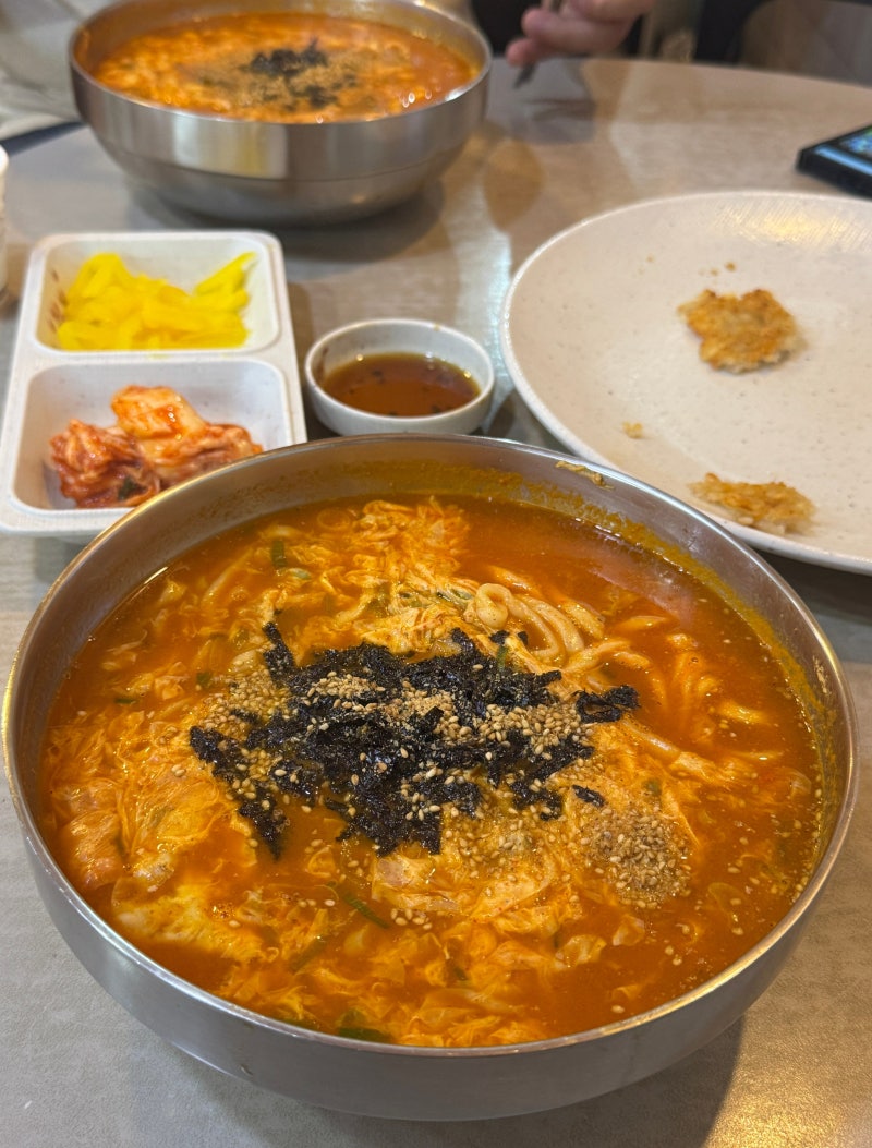 속초 금이야옥이야 평일 점심 웨이팅 장칼국수 맛집
