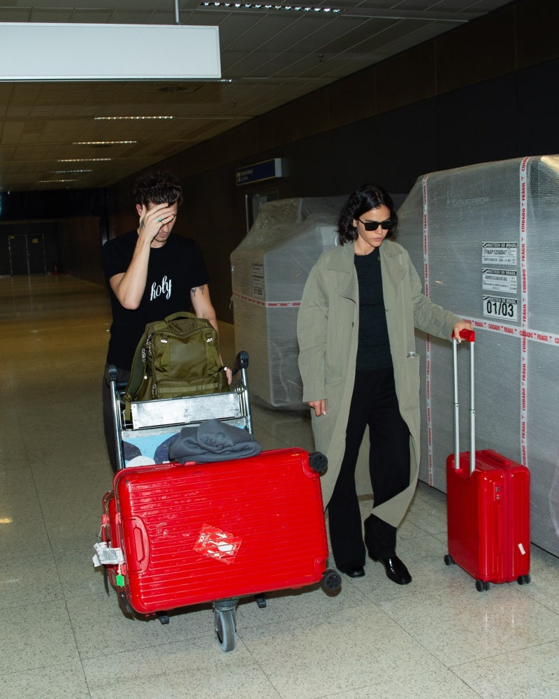 숀 멘데스·브루나 마르케지니 공항 커플룩, 밀라노 패션위크 후 함께 귀국