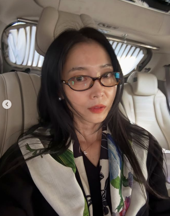 오윤아 가을 스카프, 7만원대 루이까또즈 '베르사일가든 울실크 스카프' 스타일링 팁