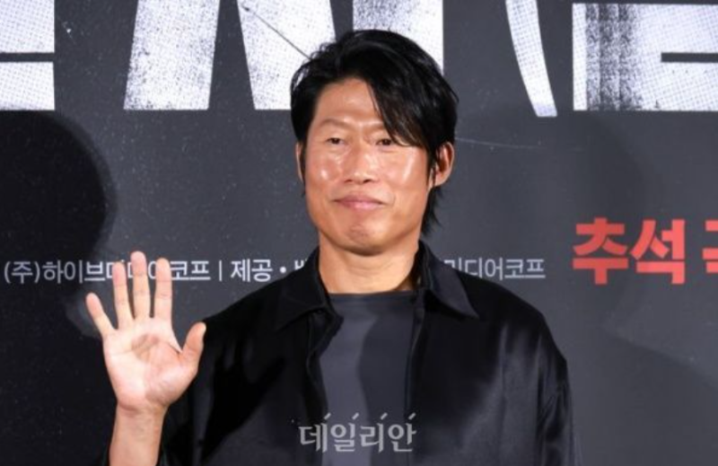 “결국 광고까지 막혔다”… ‘암살자(들)’ 논란, 유해진·이동진에게까지 불똥