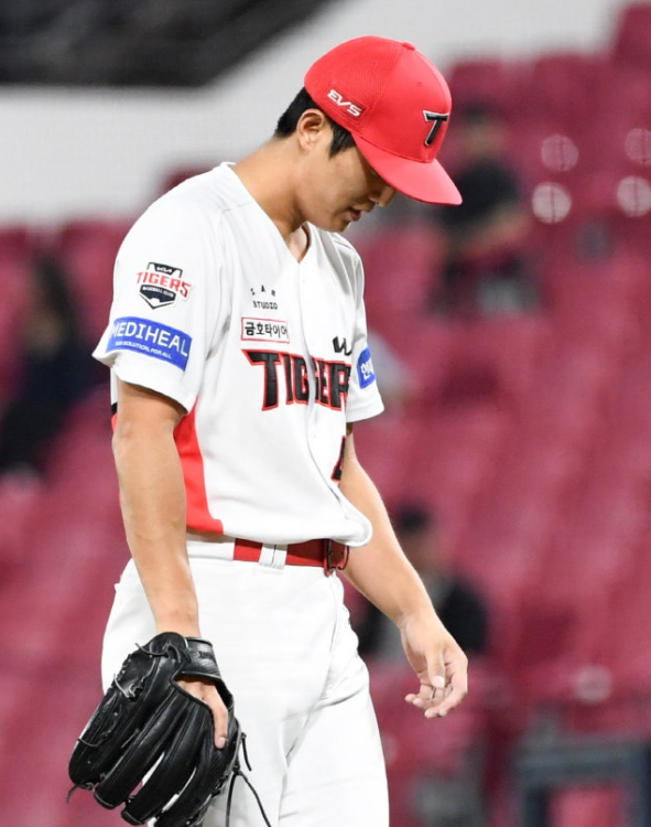 "8회부터 올린 이의리, 9회 무사 1·2루에도 그대로?" 이범호 감독은 왜 끝까지 맡겼을까요
