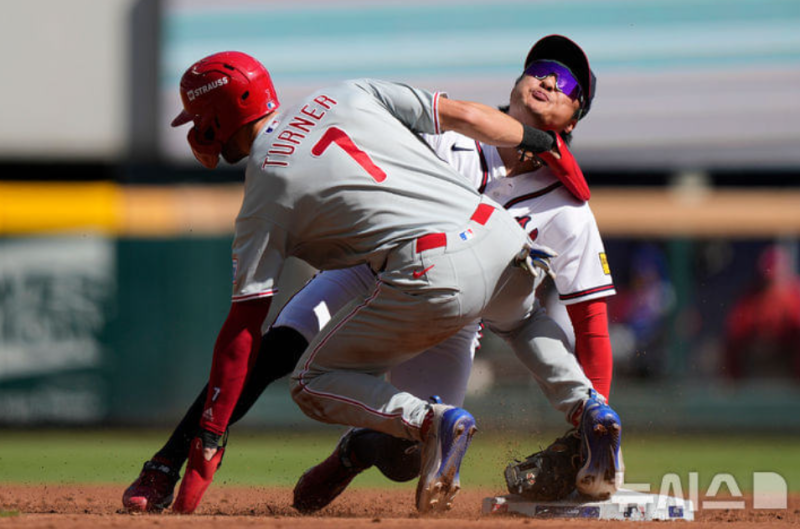 김하성 4년 만에 MLB PS 출전, 애틀랜타 8회말 짜릿한 역전승 현장