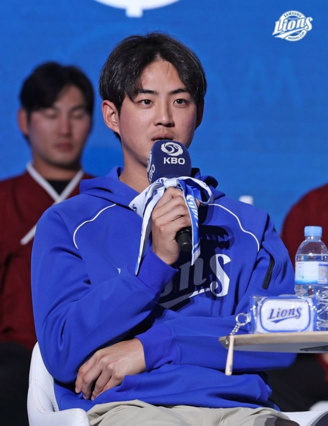삼성 구자욱, 햄스트링 통증으로 1회 교체 가을야구 앞두고 초대형 악재… 타율 1위 캡틴 "병....