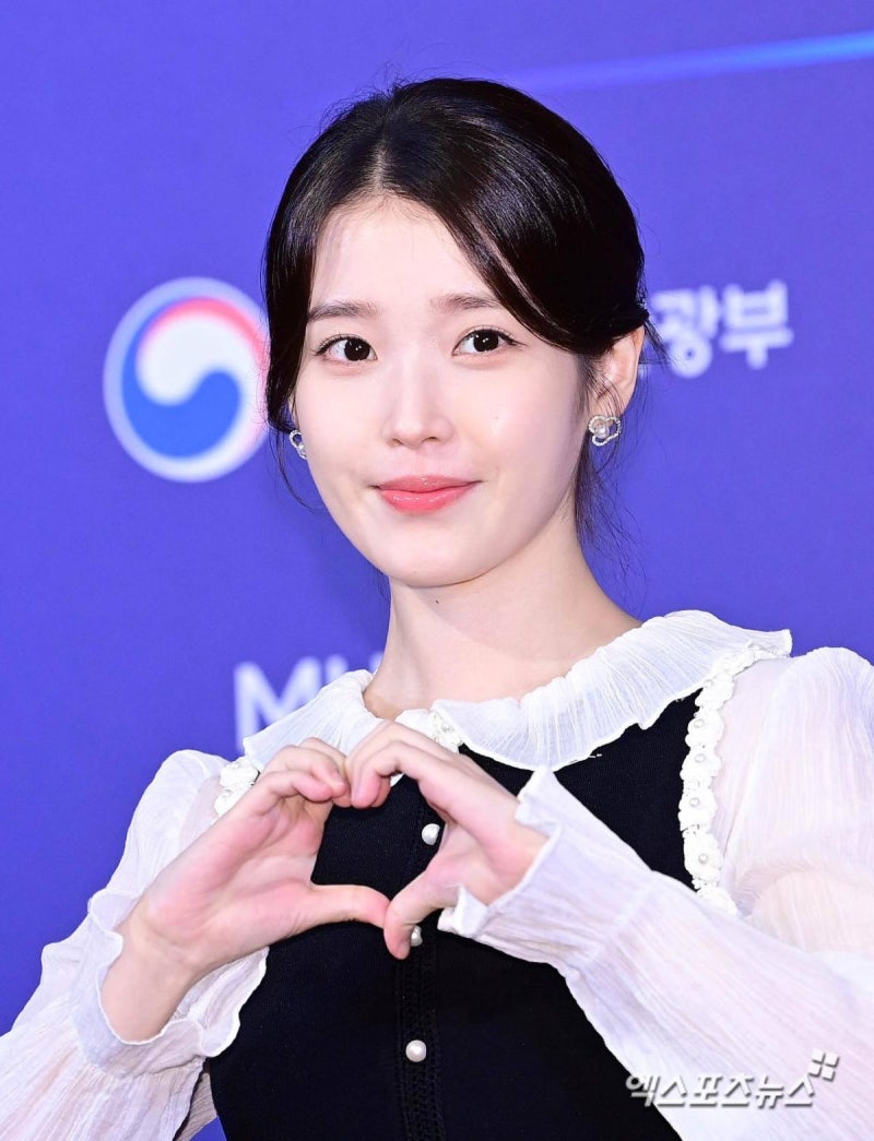 아이유가 "전부 제 책임"이라며 직접 쓴 장문 글…팬들이 몰랐던 '불효녀 고객'의 속사정
