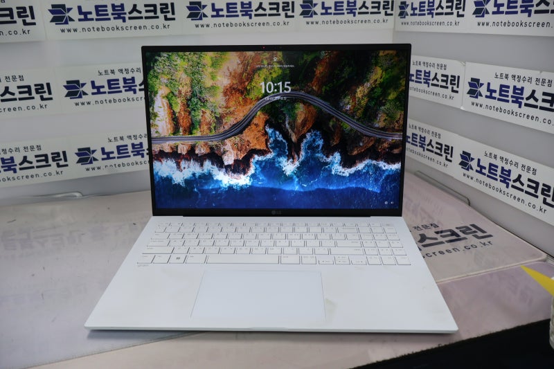 LG 그램 16Z90R 노트북액정수리, 화면 아래쪽에 물이 들어가 생긴 얼룩 해결